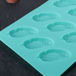 Форма силиконовая "Перо", 12 ячеек