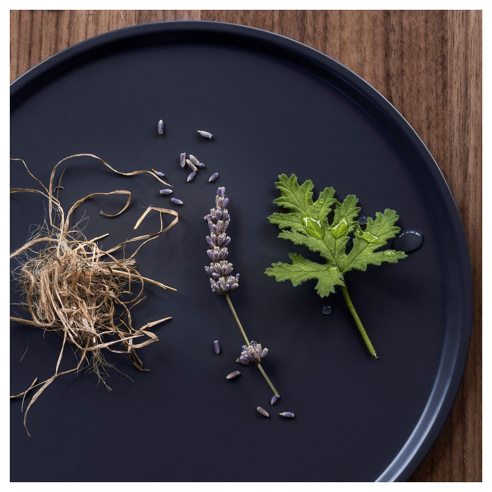 Свеча ароматическая IKEA FRUKTSKOG (ФРУКТСКОГ), Ветивер и герань, Черно-бирюзовый, 20 часов