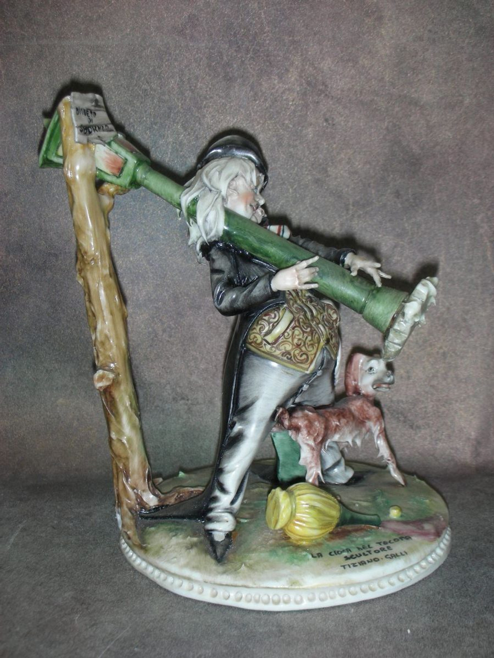 Статуэтка. Фарфор. С похмелья. Capodimonte. Италия