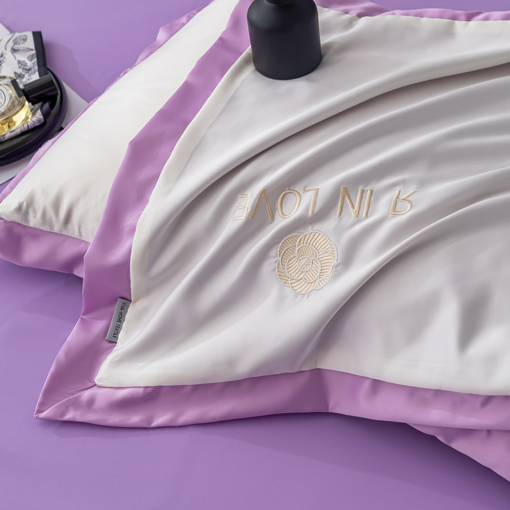 КПБ Сатин-Шелк Я IN LOVE на резинке LVR002, Евро, 4 наволочки, простынь 160*200*30