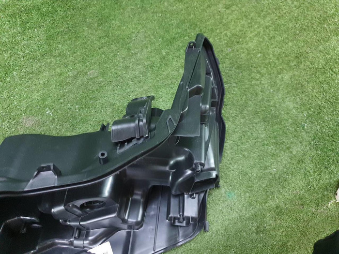 Корпус фары левый Toyota Land Cruiser 200 (2015-2021)