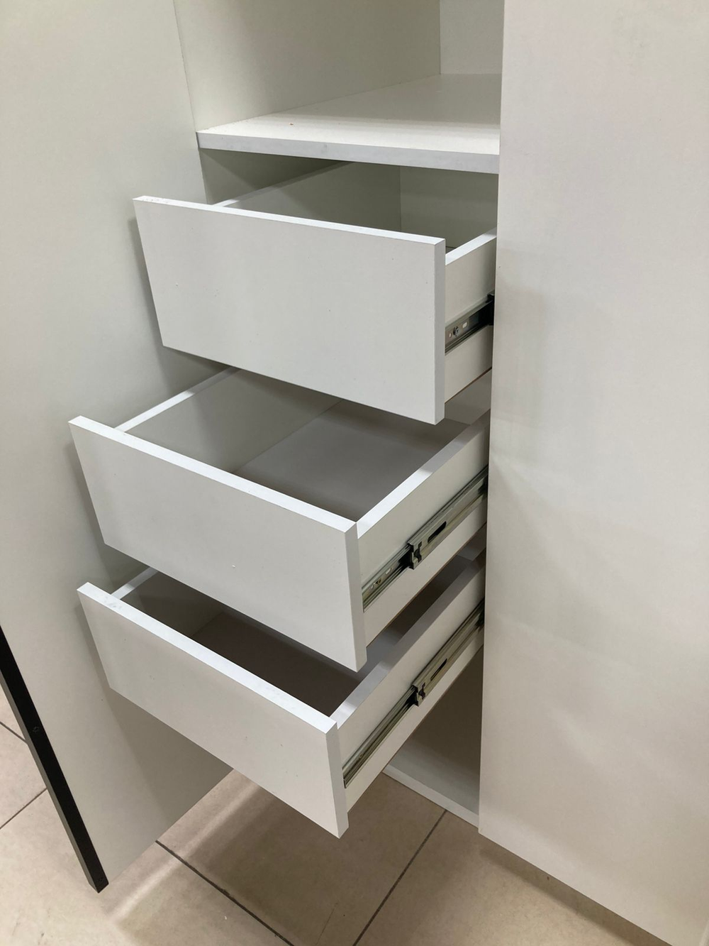 Шкаф 3-х створ. с 3-мя ящиками Ольга-6 белый