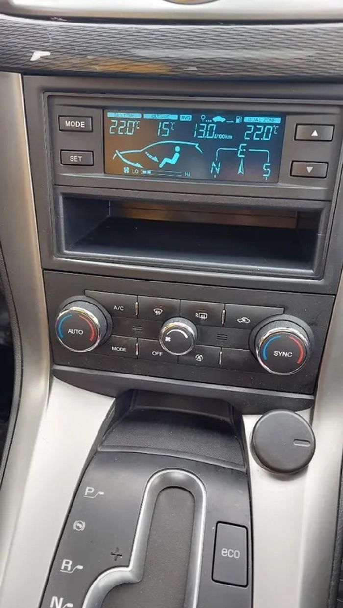 Магнитола для Chevrolet Captiva 2011-2015 (перенос БК вниз) - FarCar S500-TS10 монитор 10.36" QLED на Android 14, Быстрая, CarPlay, 4G SIM-слот