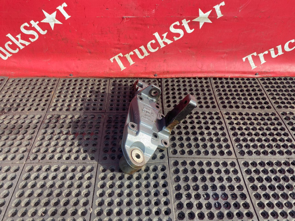 Кронштейн передней рессоры правый 2018г.