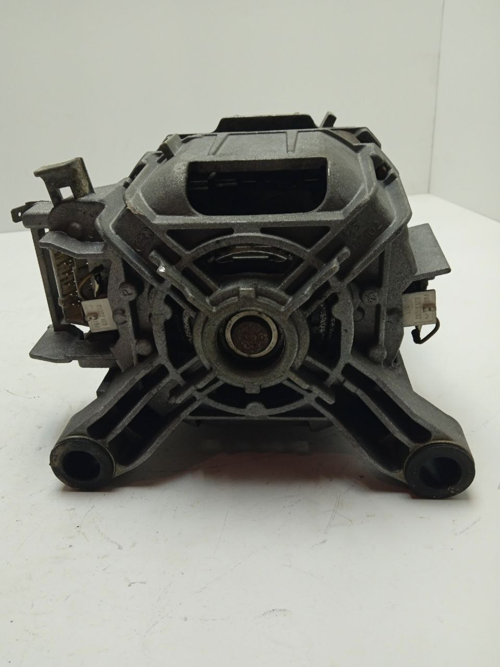 WFC1662OE кт8 Двигатель (мотор) стиральной машины Bosch Siemens 144797 б/у