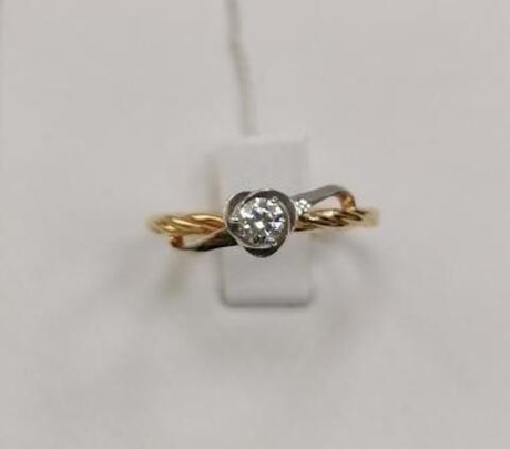 Кольцо из золота с фианитами