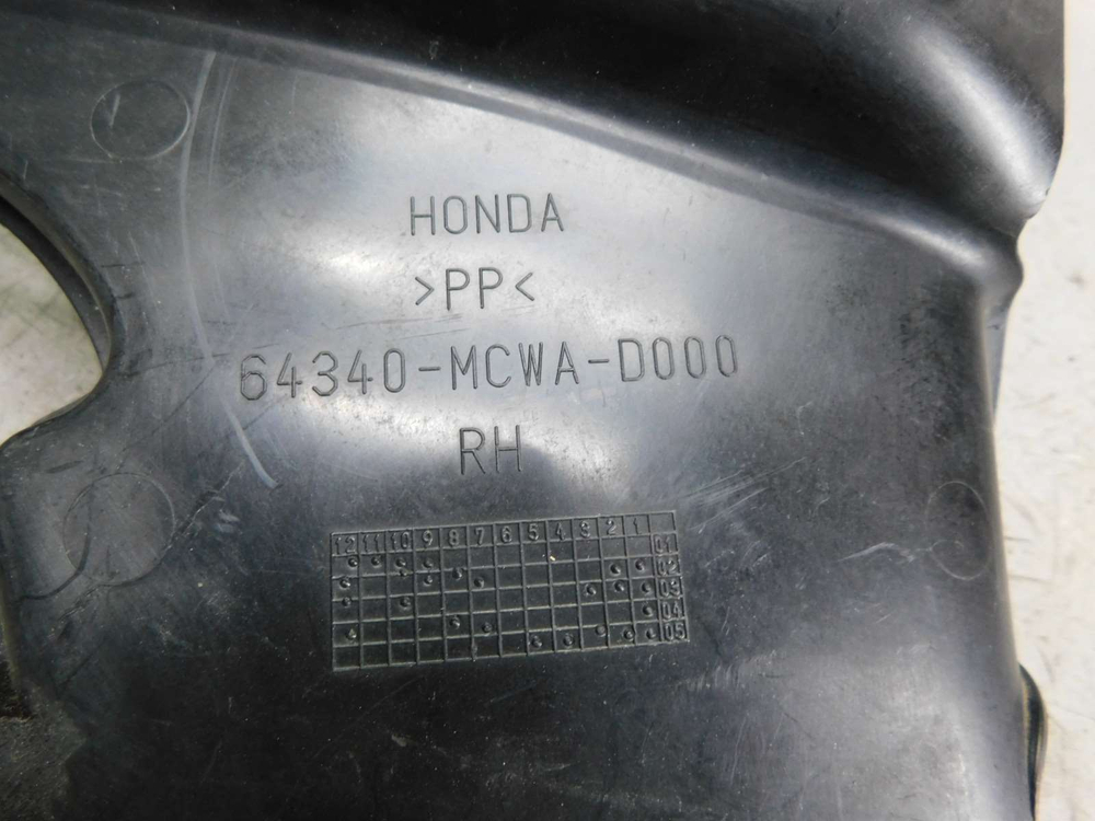 пластик передний правый Honda VFR800 2005 64340-MCWA-D00