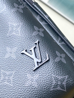 Louis Vuitton Avenue Slingbag PM