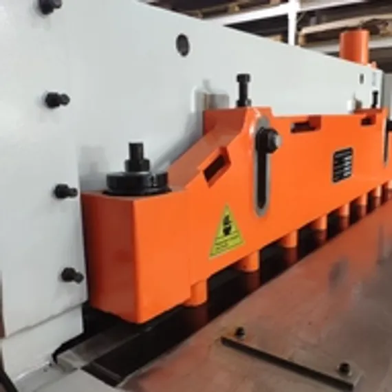 Электромеханическая гильотина Stalex Q11-4x1300NC