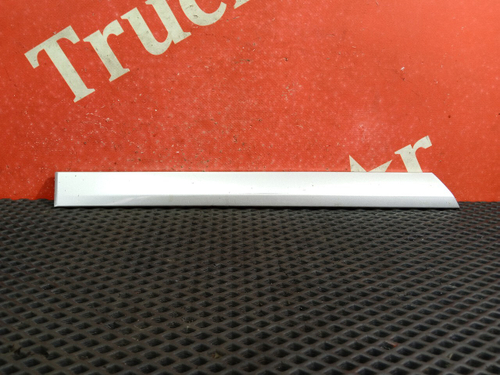 Накладка двери левая