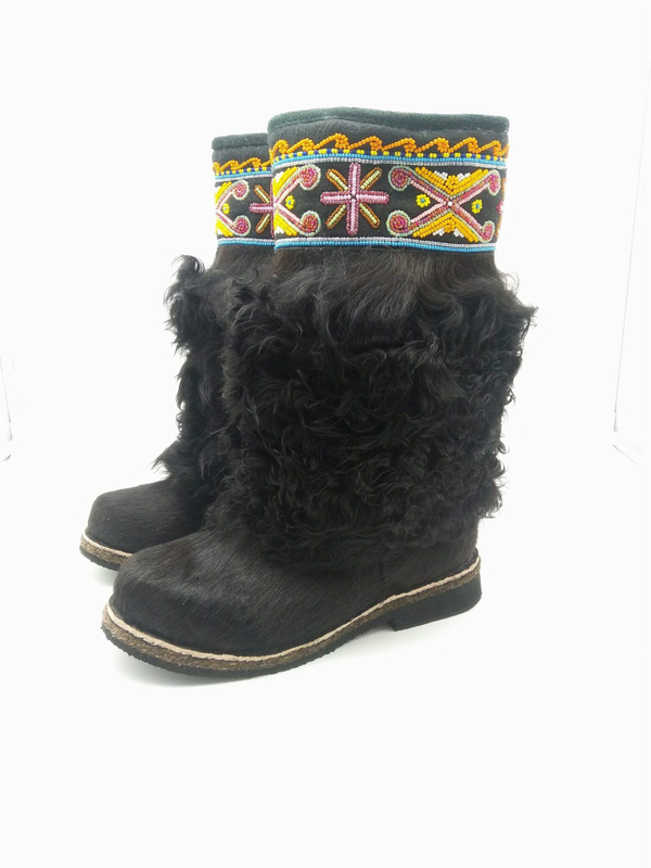 40 Унты женские из козы ангорской и пони с декором из бисера