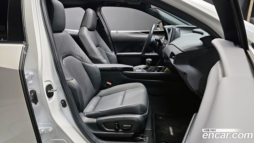 Lexus UX250h 2.0 2WD (05.2023)