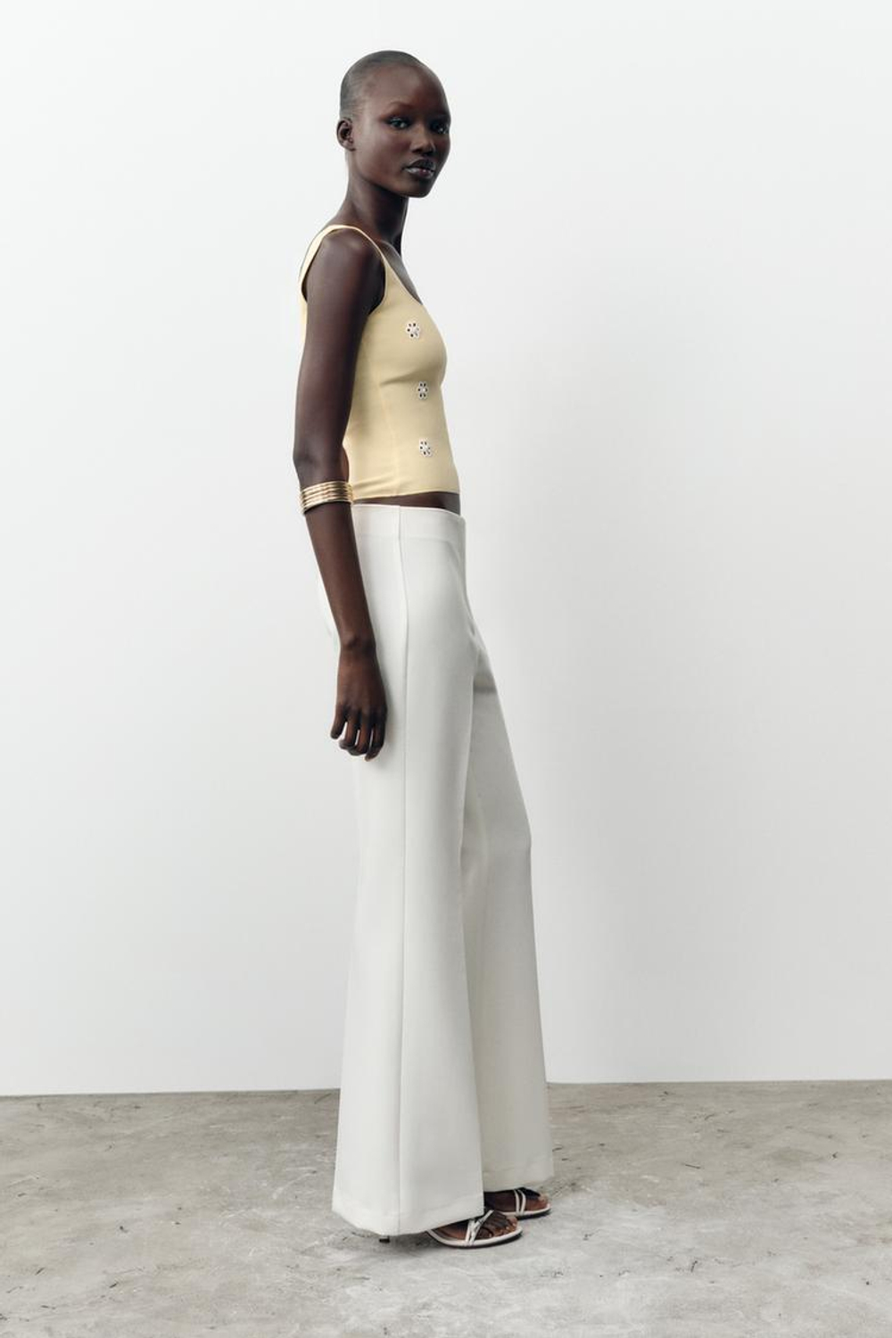 ZARA ТОП ИЗ ЭЛАСТИЧНОЙ ТКАНИ С ЦВЕТОЧНОЙ ВЫШИВКОЙ, ЖЕЛТЫЙ