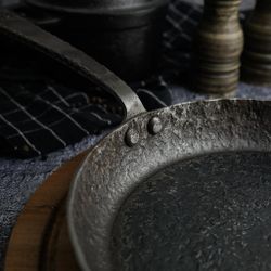 Сковорода для подачи 22 см h3 см круглая " " углерод. сталь ИНДУКЦИЯ P.L.