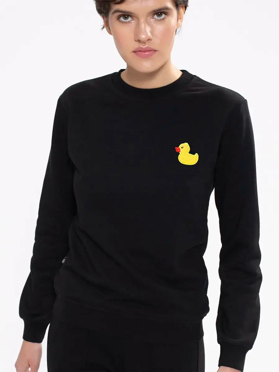 Свитшот классический c нашивкой