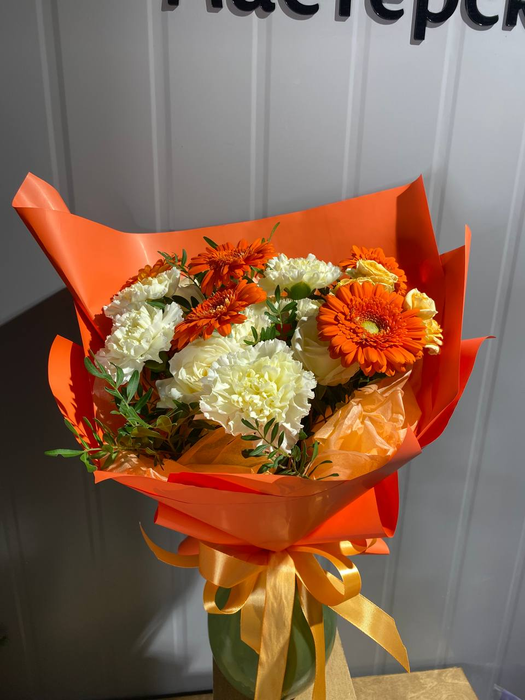 Букет с оранжевой герберой "Ярче!"