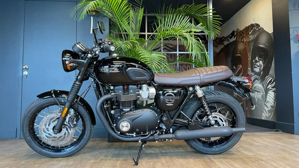 TRIUMPH BONNEVILLE T120 BLACK