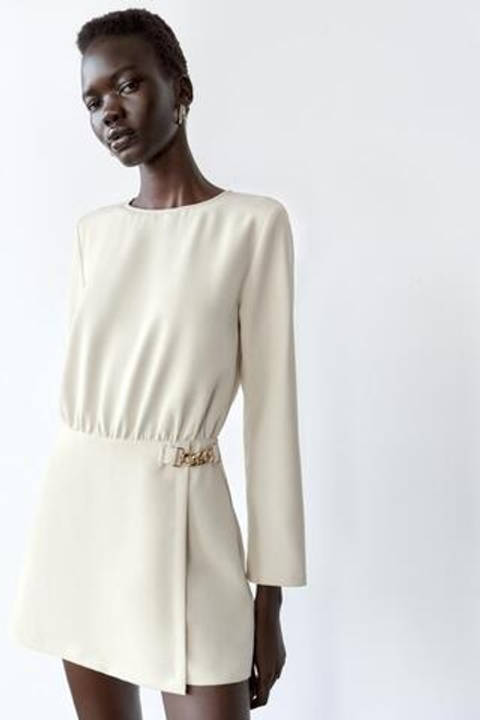 ZARA КОМБИНЕЗОН ИЗ КРЕПА С ЗОЛОТИСТОЙ ЦЕПОЧКОЙ, ЭКРЮ