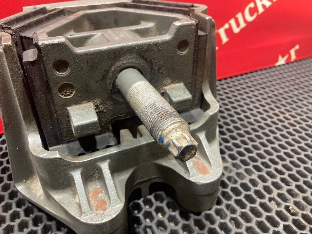 Подушка двигателя передняя 2023г