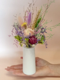 Маленькая ваза декоративная из гипса для сухоцветов