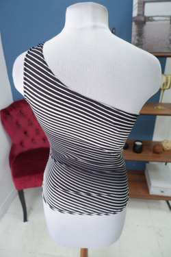 Топ Amisu интересный 46 размер