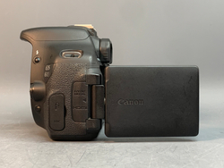 Canon 600D kit 18-55mm 3.5-5.6 IS ll 9.000 кадров