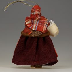 Ёлочная игрушка Девочка с подснежниками