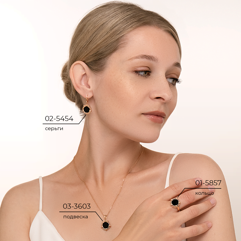 Кольцо из красного золота с ониксом