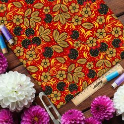 Ткань мембрана хохлома с цветами и ягодами на красном ковре