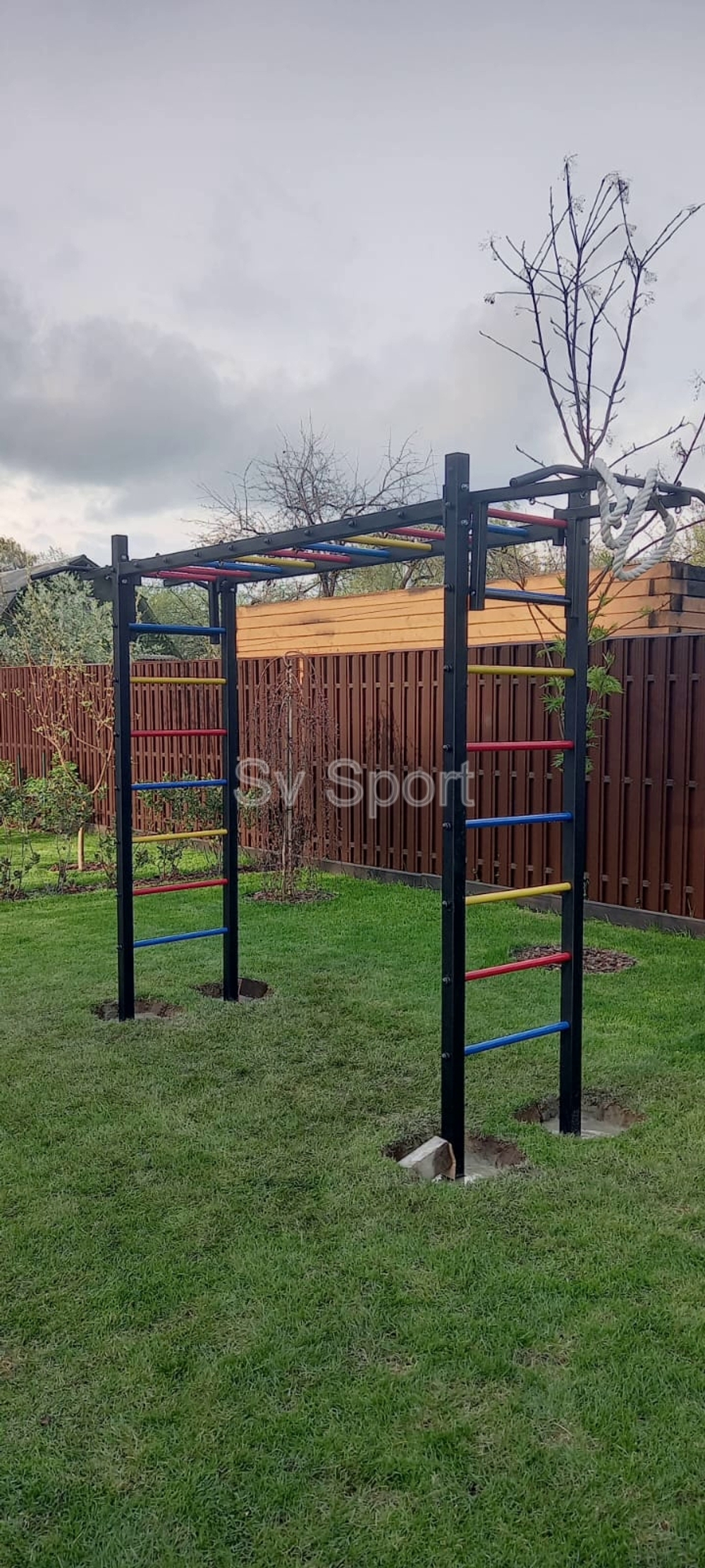 Монтаж уличной шведской стенки Sv Sport Рукоход (4 вертикальных столба)