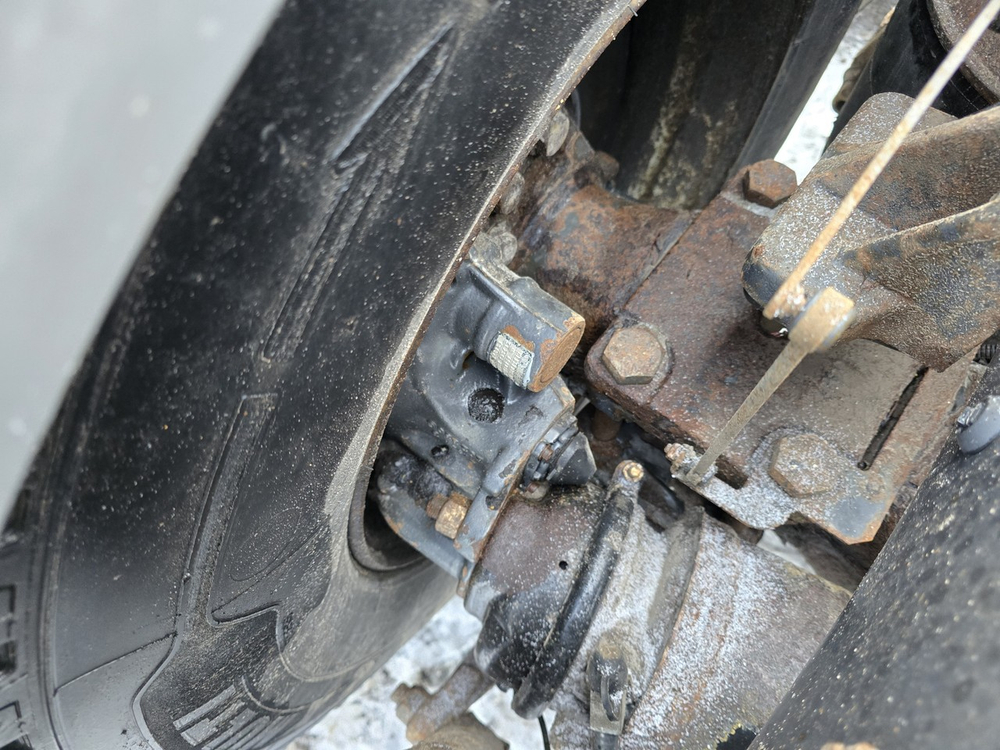 Суппорт задний левый