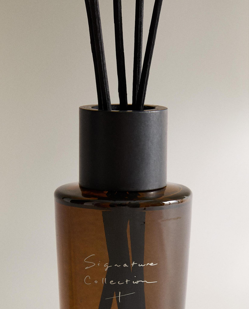 Zara Home THE SIGNATURE COLLECTION I REED DIFFUSERS — ароматический диффузор с тростниковыми палочками, Коллекция Подписи I, 100 мл