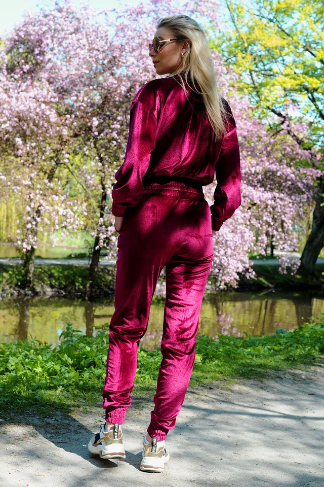 Яркий спортивный костюм на молнии Goldenia