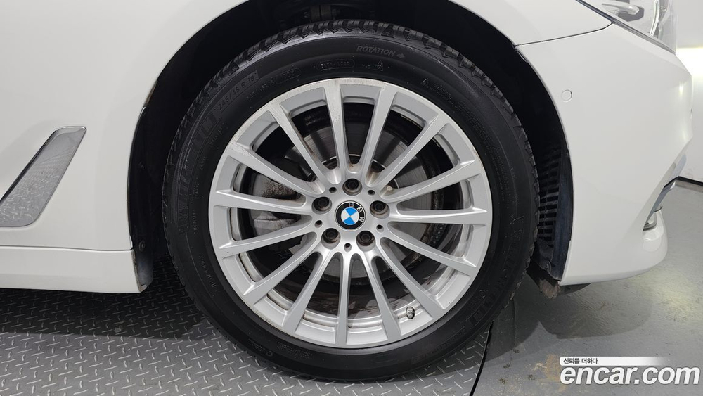 BMW 5 Series (G30) 520i Luxury (08.2019)