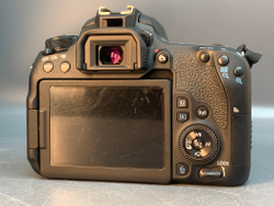 Canon 77D kit 18-55mm 3.5-5.6 IS STM 1650 кадров