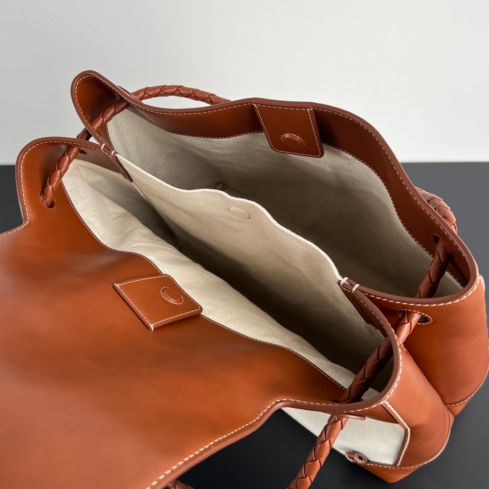 Bottega Veneta Large Andiamo Backpack 48 cm