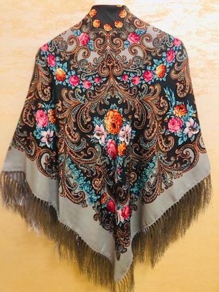 Платок серый. Размер 130 * 130 Состав: 50%-вискоза 50%- шерсть