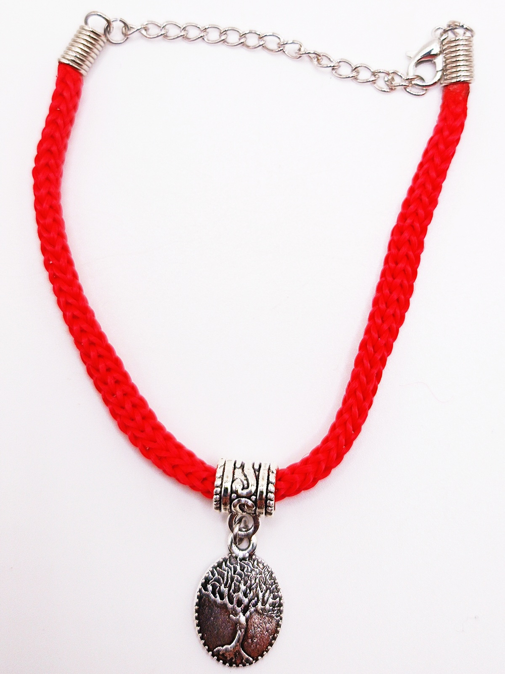 Красная нить от сглаза. Древо жизни