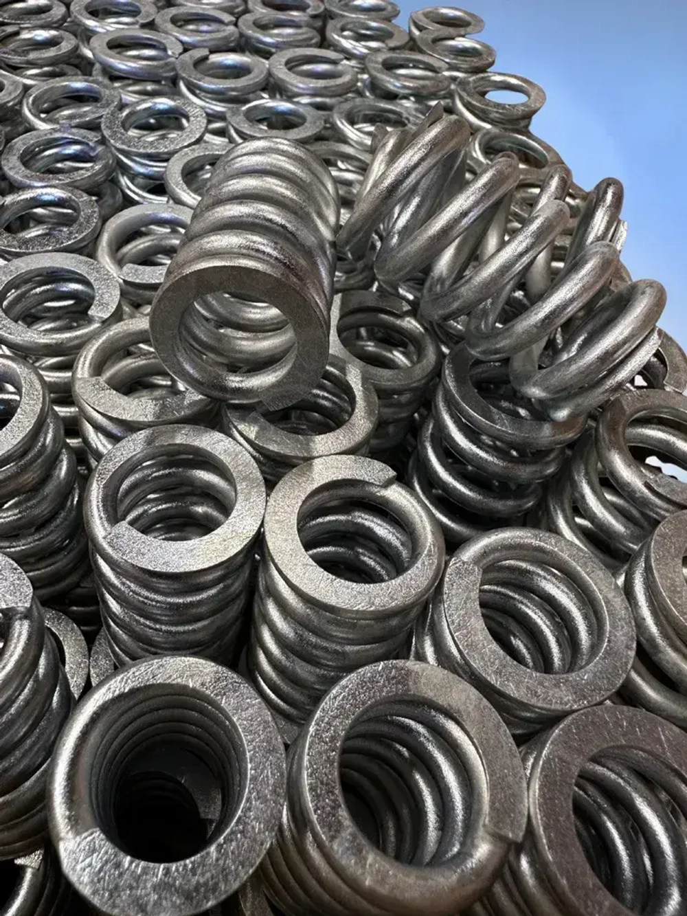 Крепеж и Инструмент Шуруп 5 шт.