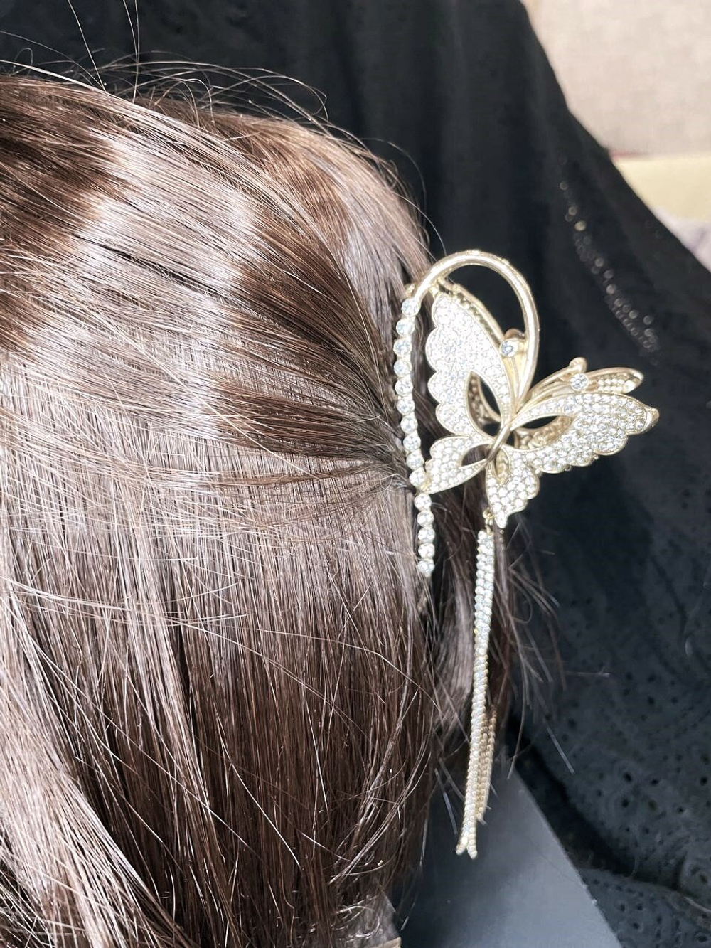 Заколка-краб. Бабочка петля со стразами. Усиленная. Цвет серебро