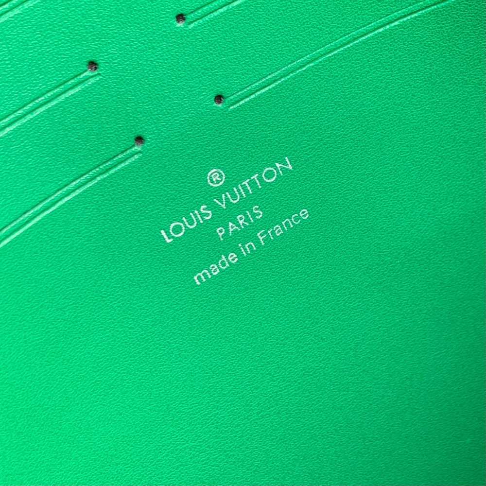 Louis Vuitton Pochette Voyage MM