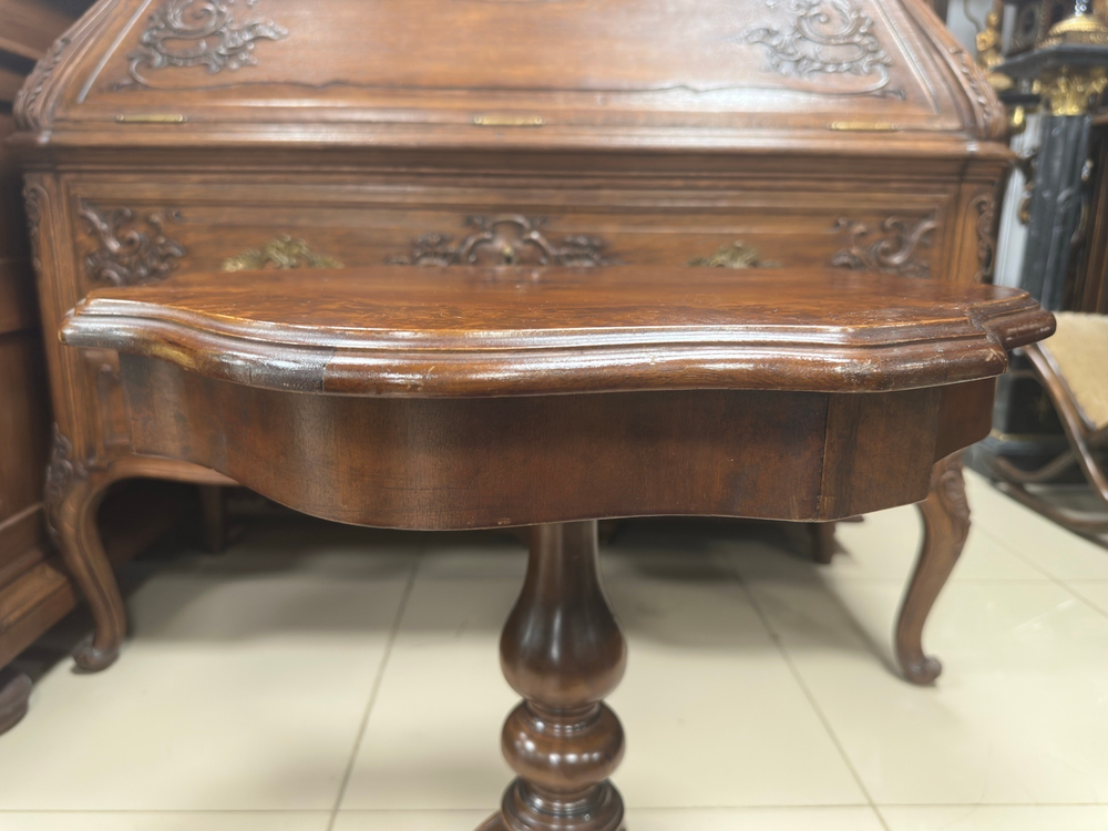 Кофейный столик на ножке