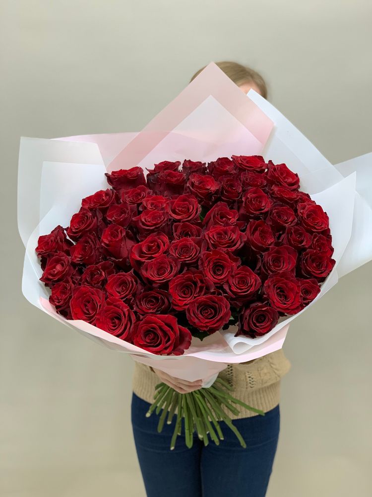 Букет 51 красная роза Эквадор 60см в пленке