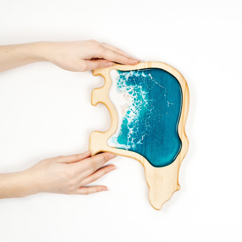 Деревянная менажница, блюдо с секциями из кедра с эпоксидной смолой. MG47