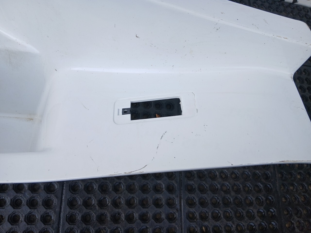 Корпус (дефект) подножек правый 2022г.