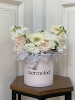 Цветочная композиция в бело-кремовой гамме