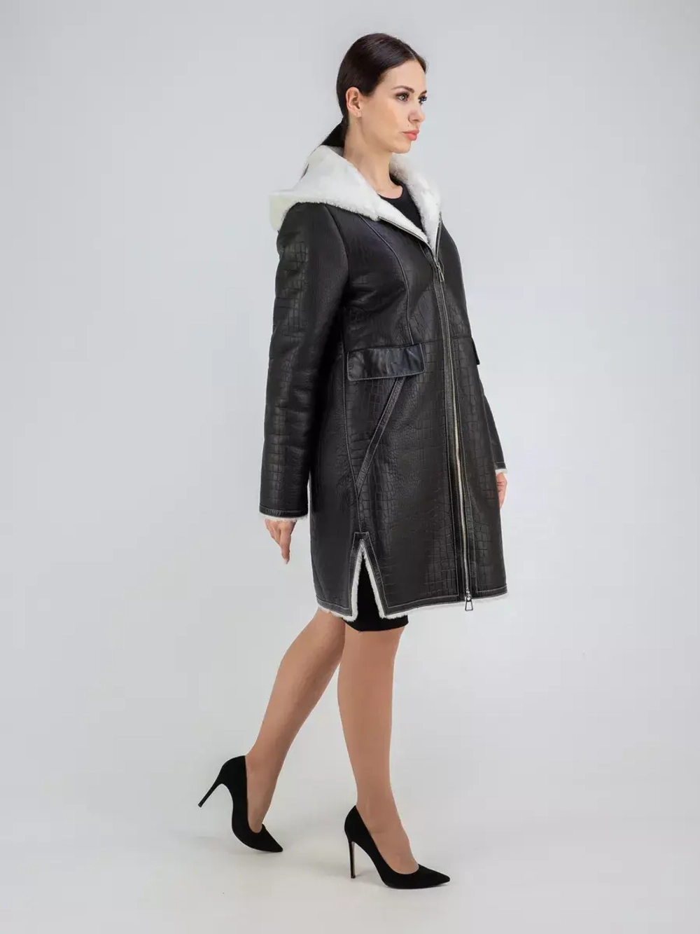 Дубленка зимняя натуральная с капюшоном