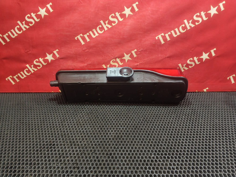 Фонарь задний правый 2017г