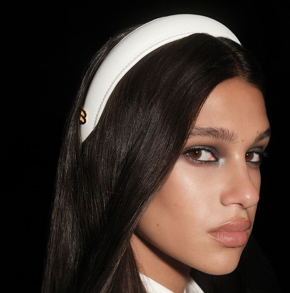 Balmain Hair Couture Ободок белый кожаный с буквой B Limited Edition White Leather Puffed Headband FW24
