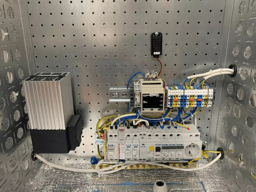 Шкаф настенный 19", 9U ЦМО ШТВ-Н-9.6.5-4ААА-Т1-МС1